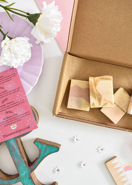 THE NATURAL SPA Probierbox Blütenseifen Set mit 4 Mini-Seifen à 15 g