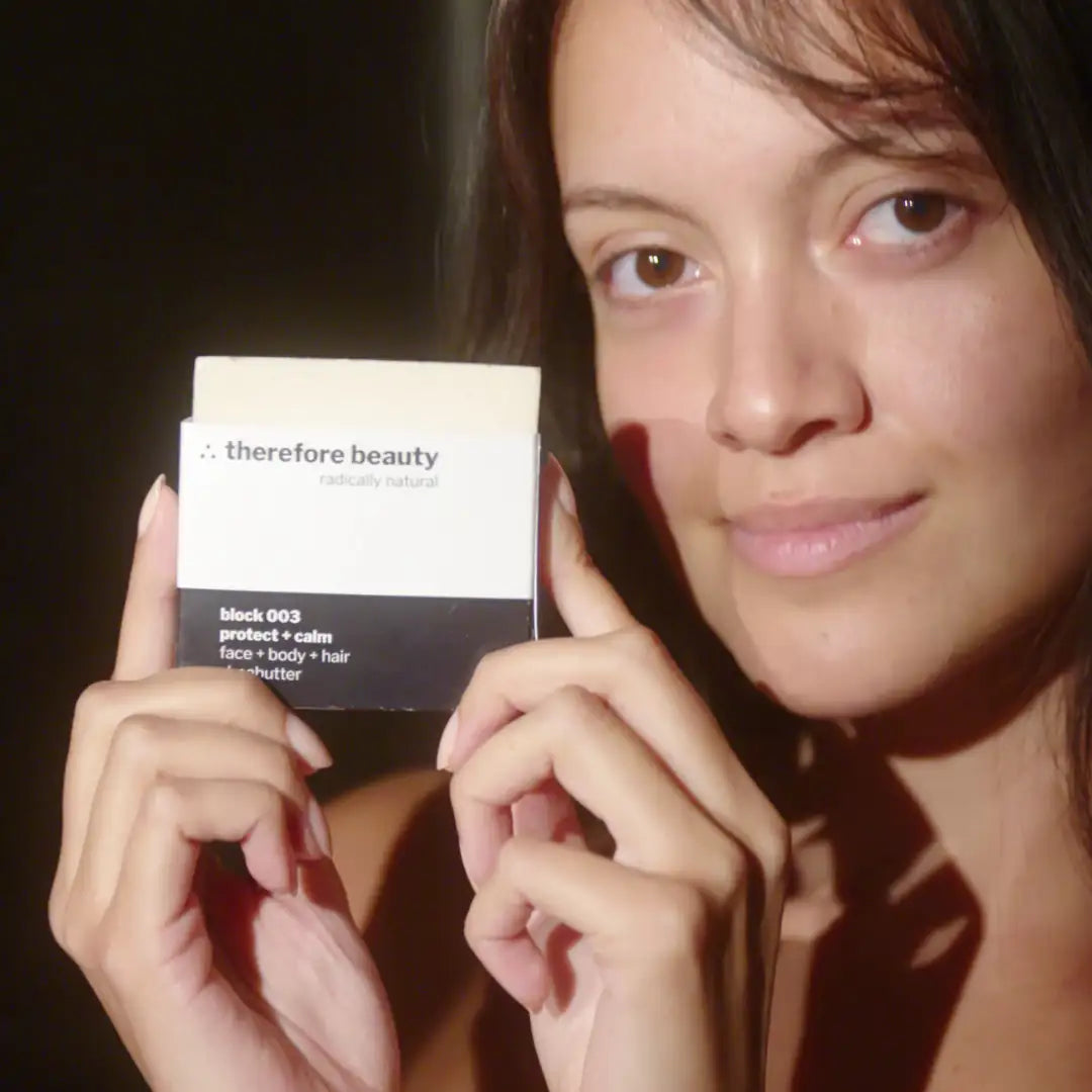 THEREFORE BEAUTY Block 003 schützende Pflegeseife mit Sheabutter 3-IN-1 für Gesicht, Körper & Haare 100 g