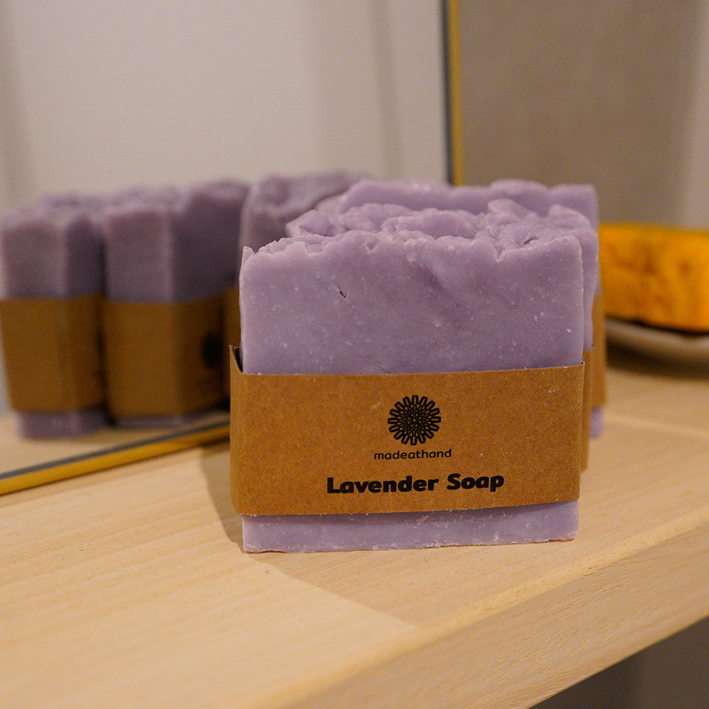 MADEATHAND Naturseife Lavendel 100g - 3 Stück im Bad