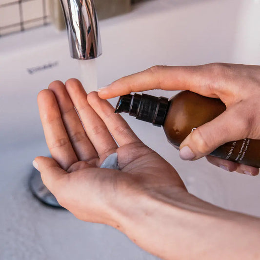 SOBER BERLIN Gentle Cleanser Gesichtsreiniger 100ml - Hände bedient Spenderflasche