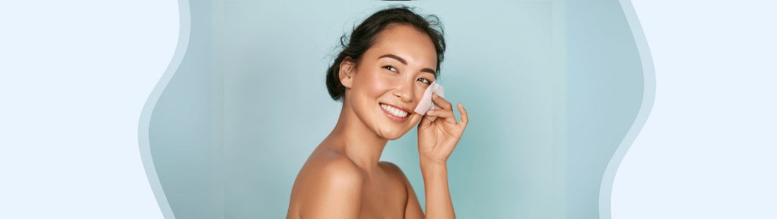 bodybote blog: "Was tun gegen trockene Haut im Gesicht?" Foto: Frau mit Kosmetik Tuch