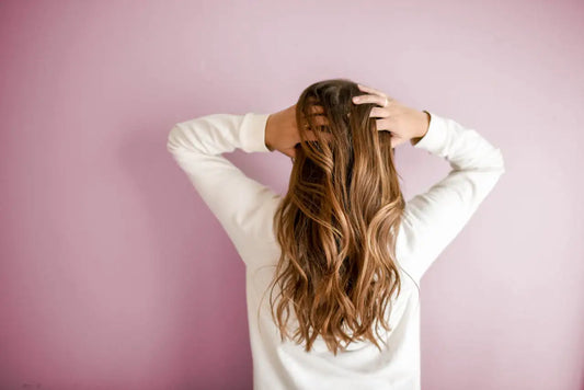 bodybote Blog: "Öl für die Haare" Foto: Frau mit langen braunen Haaren