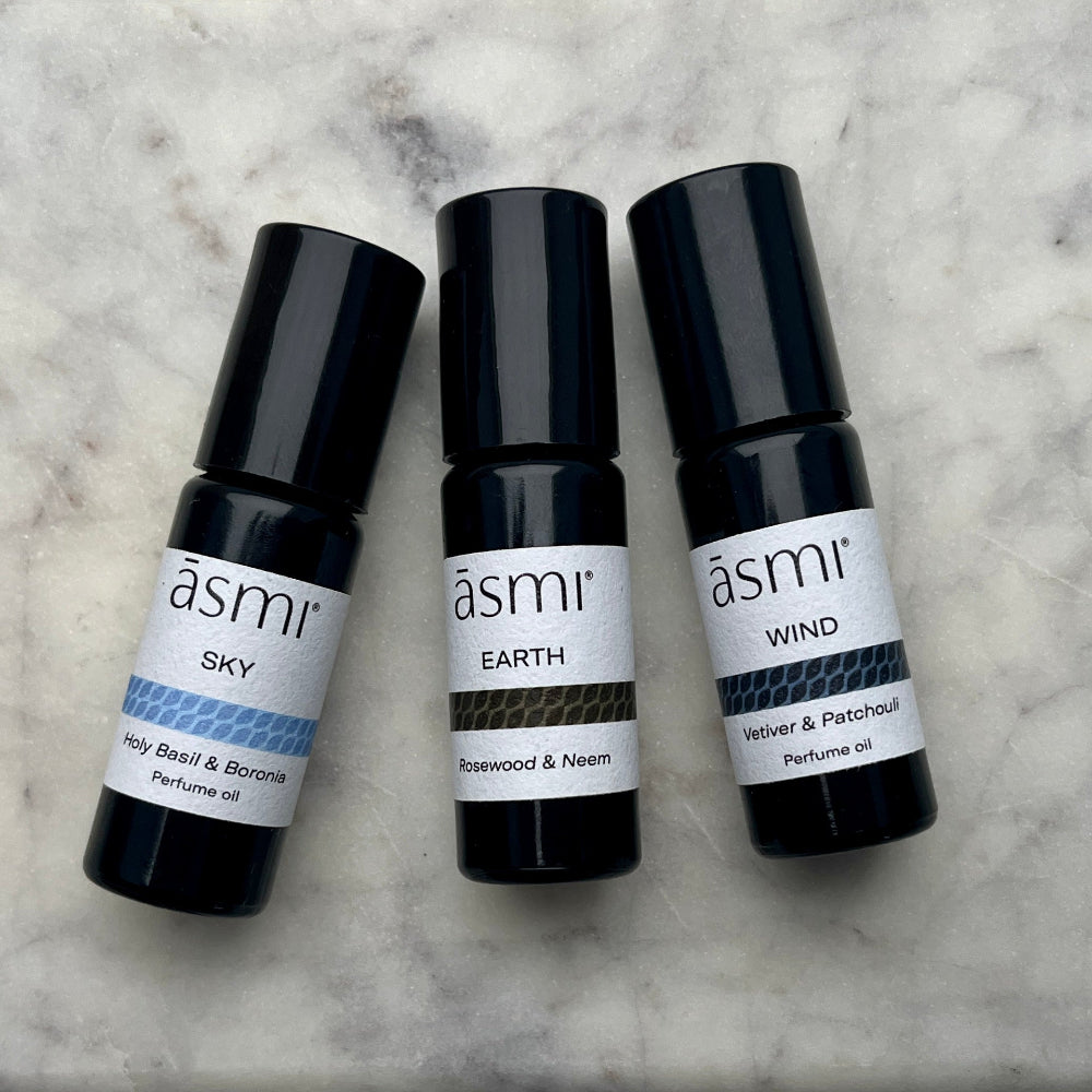 ASMI AYURVEDA Parfüm Öl Duft Sky, Earth und Wind, Flaschen nebeneinander