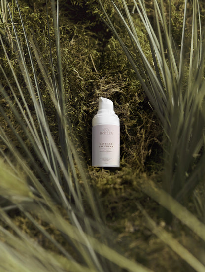 BRILLÉA Anti-Age Tagescreme mit Hyaluron & Marinen Wirkstoffen für Feuchtigkeit & Glättung 15 ml