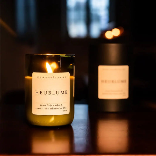 CANDELAE HEUBLUME natürliche Duftkerze mit ätherischen Ölen aus recyclter Weinflasche250 ml