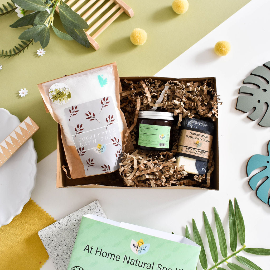 THE NATURAL SPA | WELLNESS GESCHENKSET BREATH | KOKOSWACHSKERZE, BADESALZ & SEIFE-2