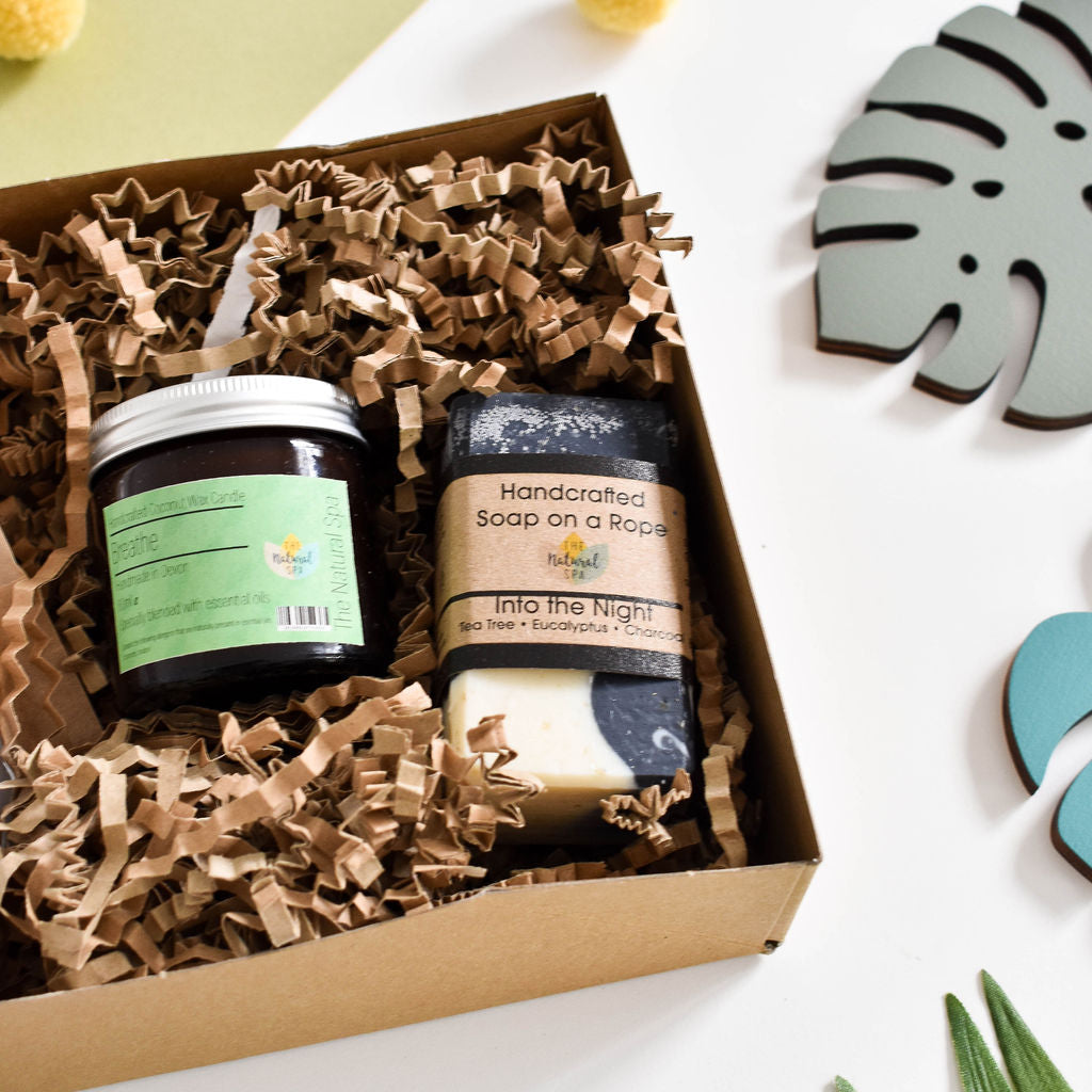 THE NATURAL SPA | WELLNESS GESCHENKSET BREATH | KOKOSWACHSKERZE, BADESALZ & SEIFE-3
