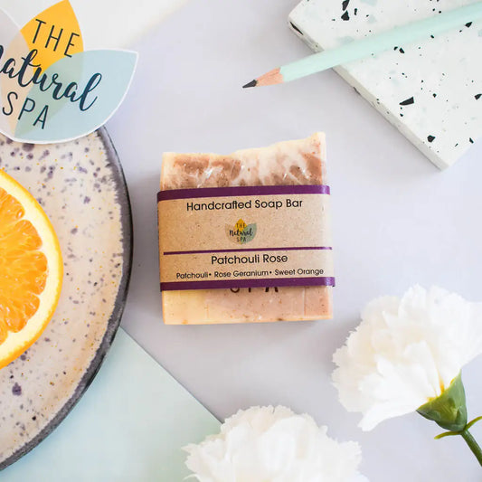 THE NATURAL SPA Patchouli & Rose Handseife für eine sanfte Reinigung & Pflege 100 g / 15 g