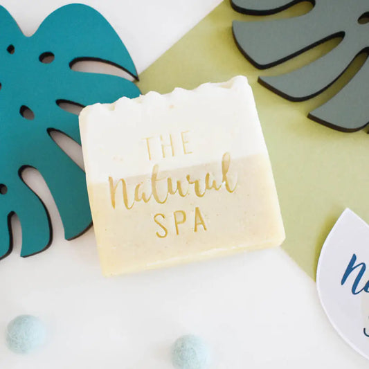 THE NATURAL SPA Natürliche Handseife mit Lavendel, Minze & Grüntee für eine sanfte Hauptflege 100 g / 15 g