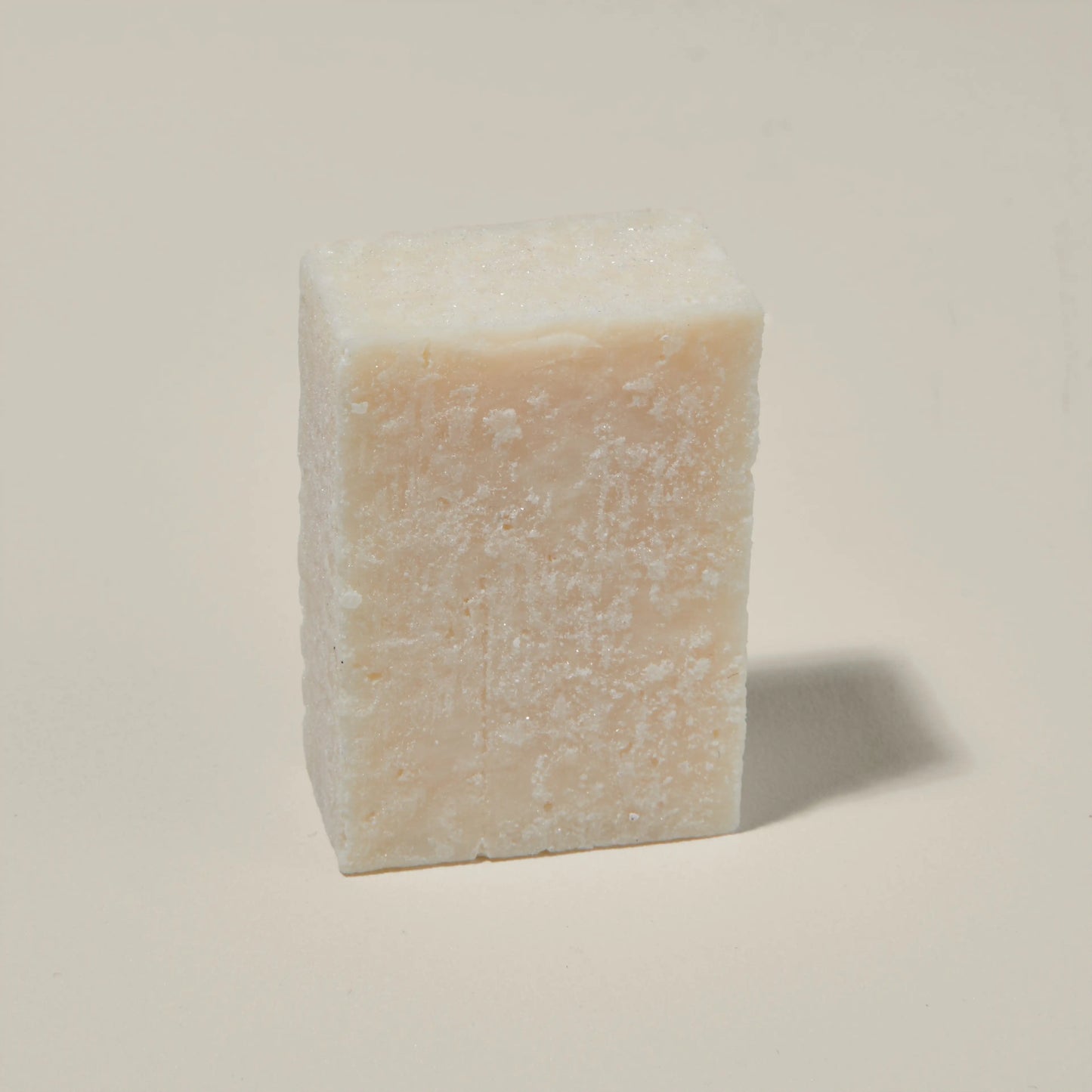 FRIENDS OF NATURE handgeschöpfte Duschseife mit Meersalz & ohne Duftstoffe 100 g