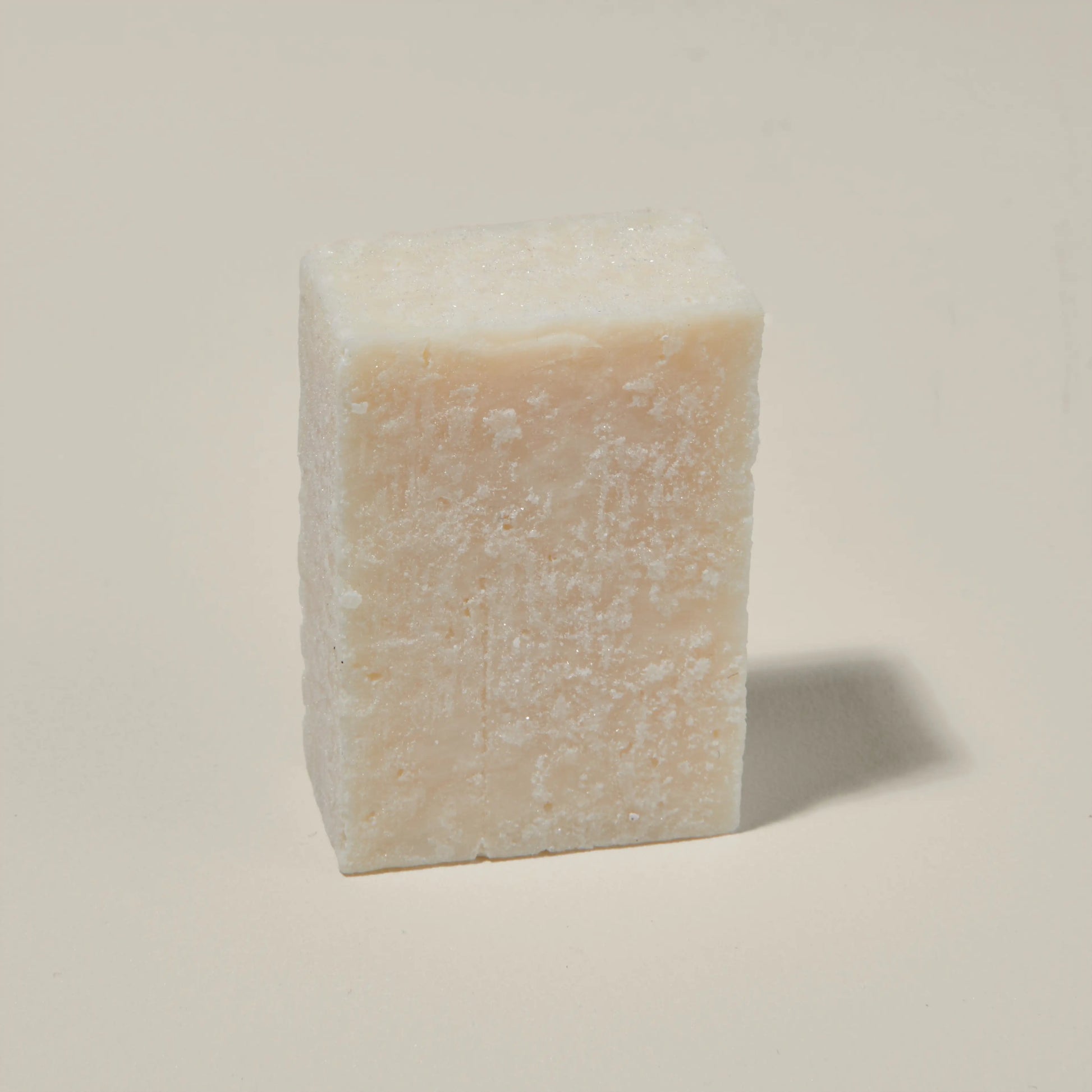 FRIENDS OF NATURE handgeschöpfte Duschseife mit Meersalz & ohne Duftstoffe 100 g