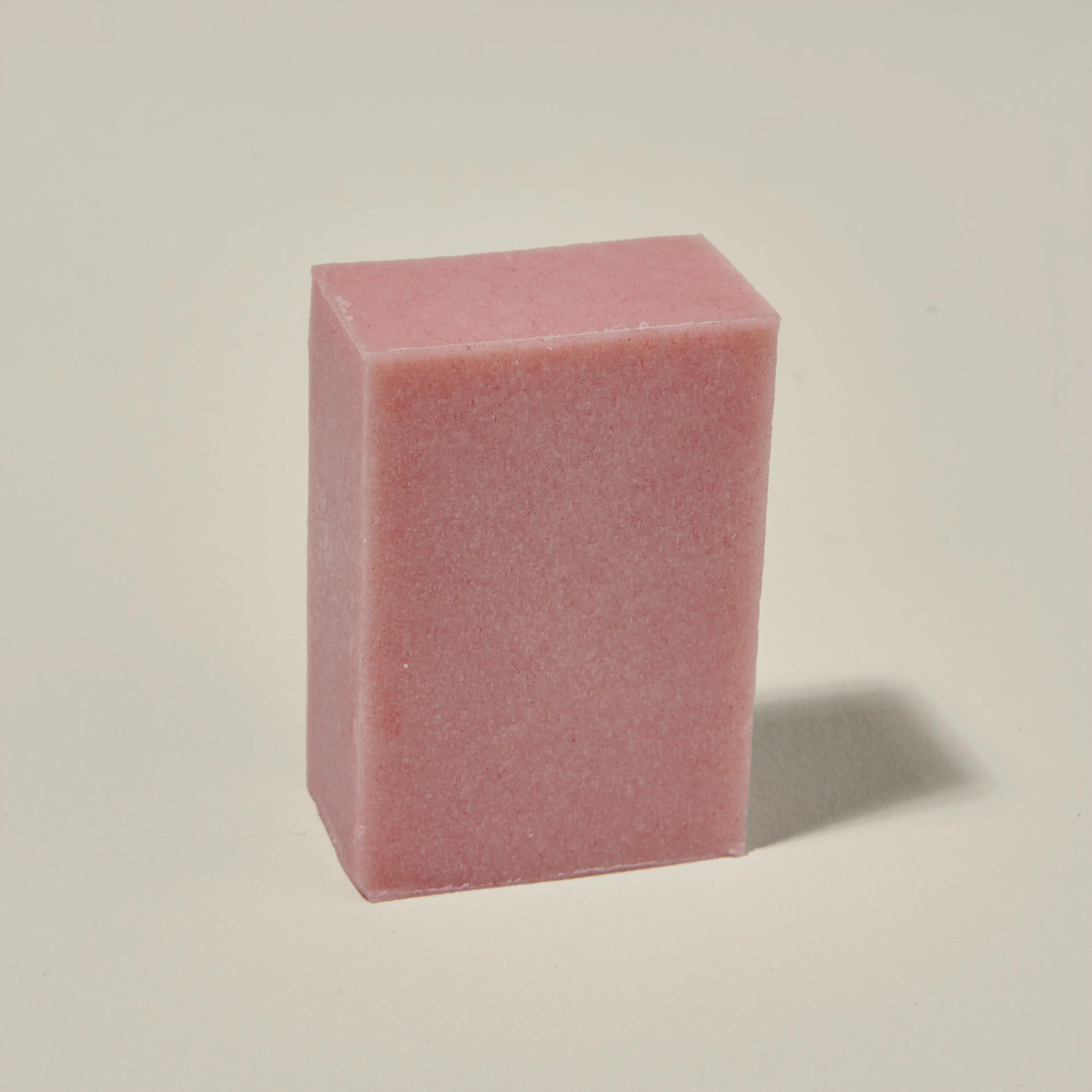 FRIENDS OF NATURE handgeschöpfte Duschseife mit Rosenduft 100 g