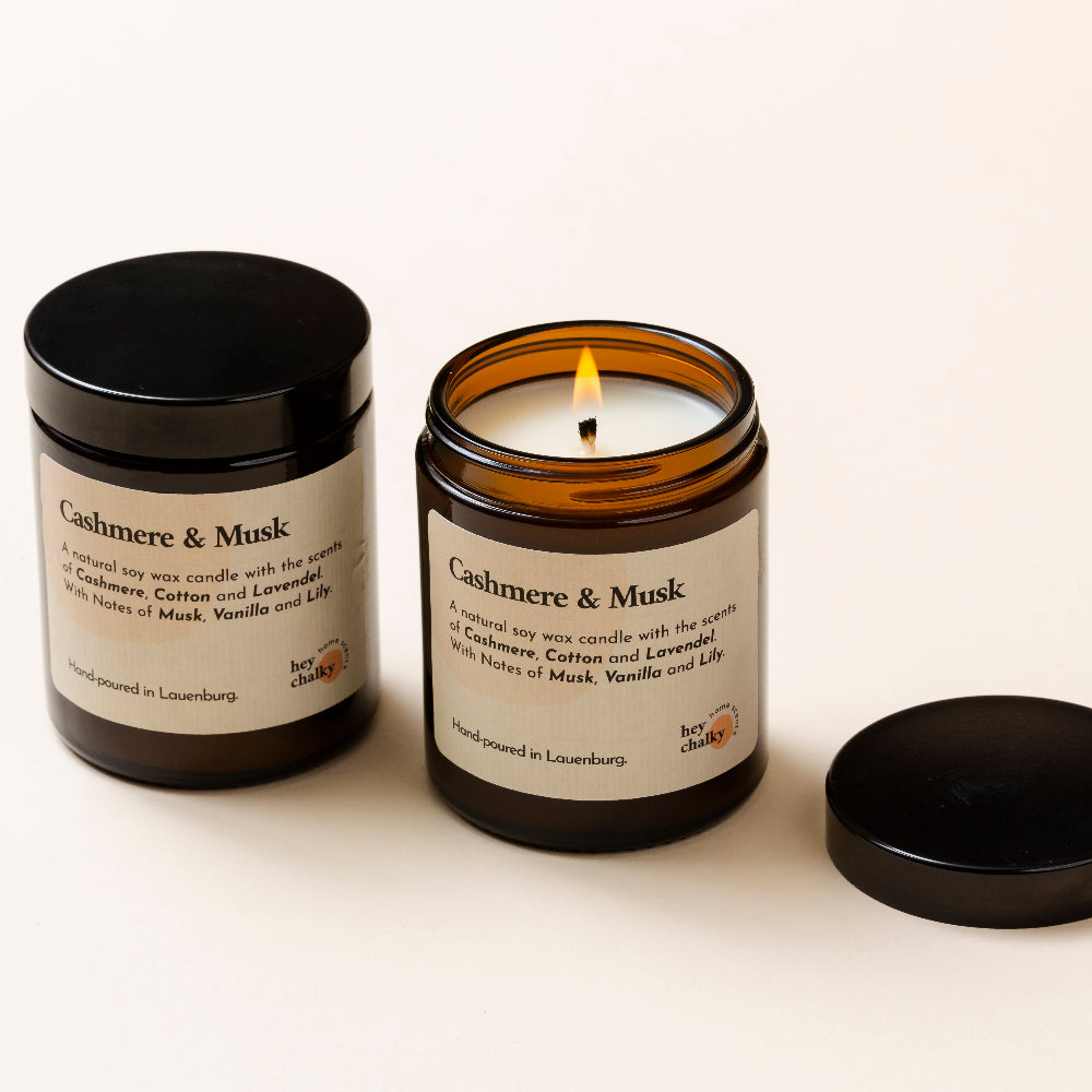 HEY CHALKY DUFTKERZE IM GLAS CASHMERE & MUSK 155g - brennende Kerze