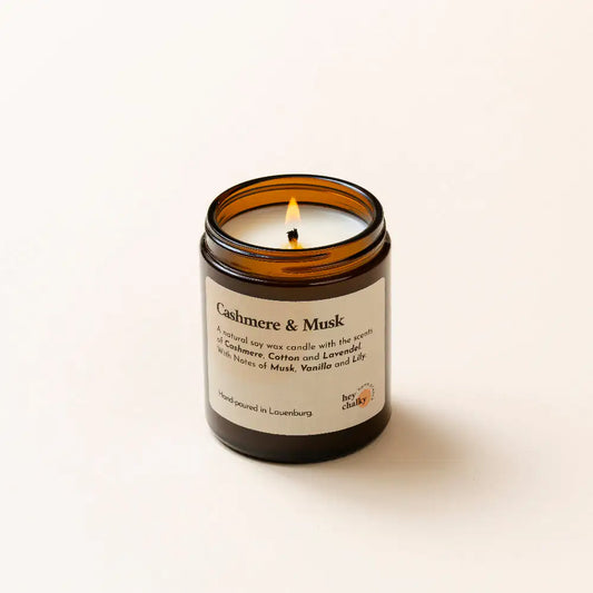 HEY CHALKY DUFTKERZE IM GLAS CASHMERE & MUSK 155g - brennende Kerze