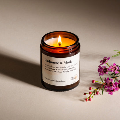 HEY CHALKY DUFTKERZE IM GLAS CASHMERE & MUSK 155g - brennende Kerze