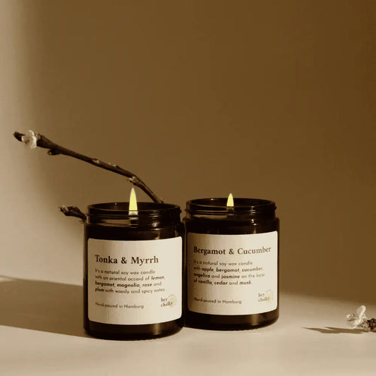 HEY CHALKY DUFTKERZE IM GLAS Tonka & Myrrhe, Bergamotte & Gurke 155g - 2 brennenden Duftkerzen