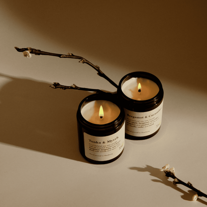 HEY CHALKY DUFTKERZE IM GLAS Tonka & Myrrhe, Bergamotte & Gurke 155g - 2 brennenden Duftkerzen