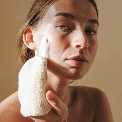 LOELLE Reinigungs- und Peeling Handschuh