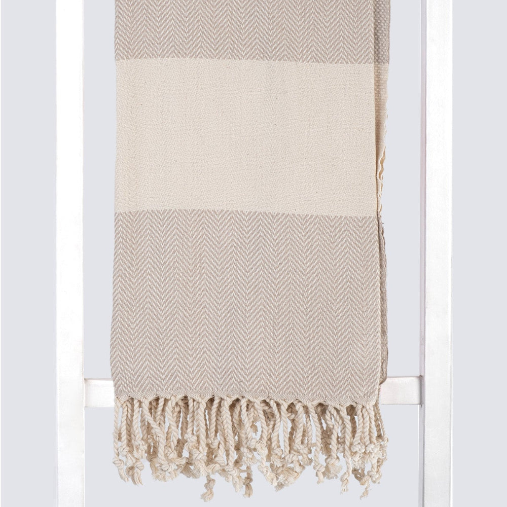 MADEATHAND Pestemal Türkisches Hamamtuch für Sauna, Strand, Dusche, 100x180cm, herringbone beige,  Fischgraet beige, Muster Detailansicht