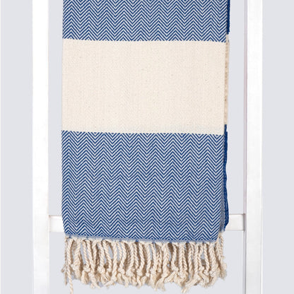 MADEATHAND Pestemal Türkisches Hamamtuch für Sauna, Strand, Dusche, 100x180cm, herringbone dark blue,  Fischgraet dunkelblau, Muster Detailansicht