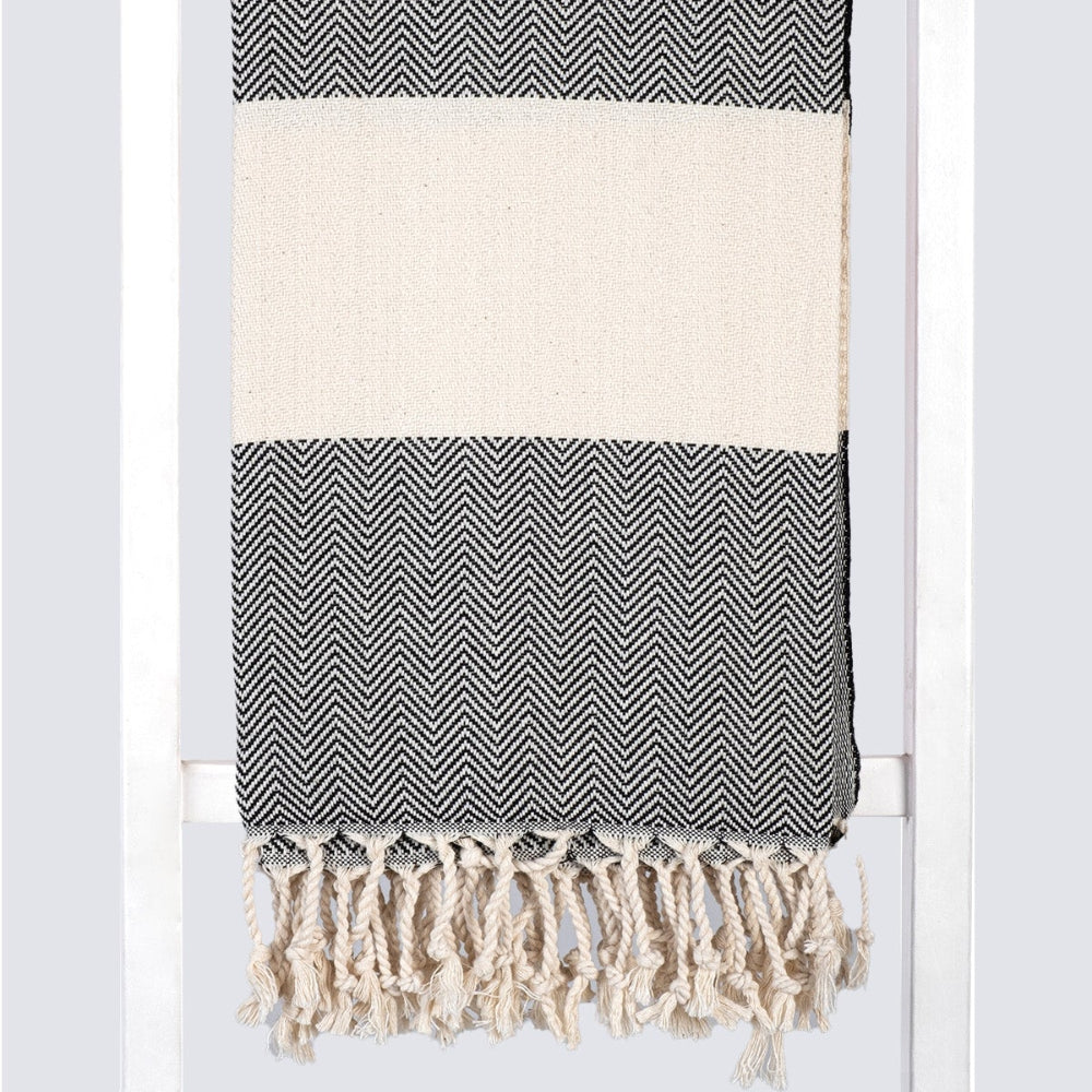 MADEATHAND Pestemal Türkisches Hamamtuch für Sauna, Strand, Dusche, 100x180cm, herringbone black,  Fischgraet schwarz, Muster Detailansicht