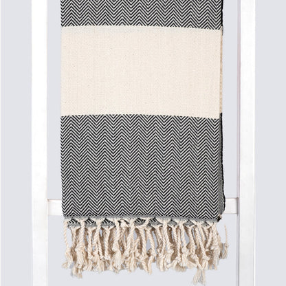 MADEATHAND Pestemal Türkisches Hamamtuch für Sauna, Strand, Dusche, 100x180cm, herringbone black,  Fischgraet schwarz, Muster Detailansicht