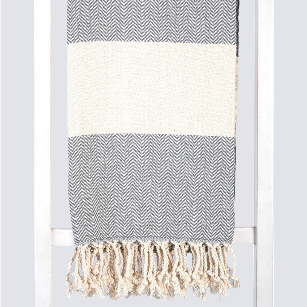 MADEATHAND Pestemal Türkisches Hamamtuch für Sauna, Strand, Dusche, 100x180cm, herringbone anthrazit,  Fischgraet anthrazit dunkelgrau, Muster Detailansicht