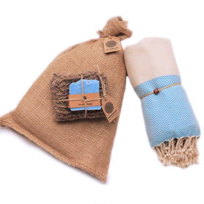 MADEATHAND Wellness Geschenkset mit Hamamtuch HERRINGBONE BLUE, Ocean Seife, Ziegenhaar Peeling-Handschuh & Jute Sack
