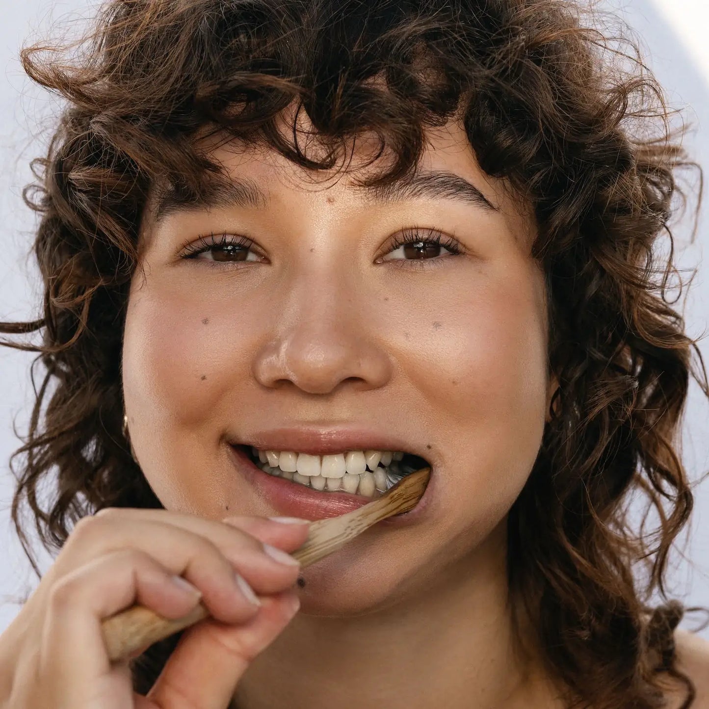 THEREFORE BEAUTY Tooth Tabs 001 Feste Zahnpasta mit Aktivkohle 120 Stück