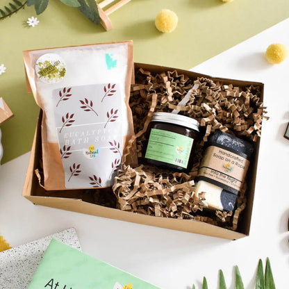 THE NATURAL SPA Wellness Geschenkset Breath Kokoswachskerze, Badesalz & Seife