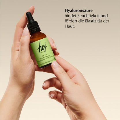 Cactus The Hydrator Serum von HEJ ORGANIC, Wirkstoffe als Text neben der Flasche