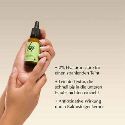 Cactus The Hydrator Hyaluronic Acid Serum von HEJ ORGANIC, Produktmerkmale als Text neben der Flasche