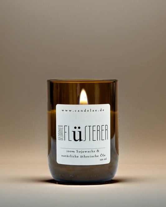 CANDALAE Duftkerze Gedankenflüsterer aus Sojawachs, ätherischen Ölen in einer alten Weinflasche