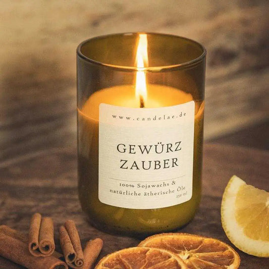 CANDELAE GEWÜRZZAUBER Duftkerze aus Sojawachs 250ml - brennende Kerze