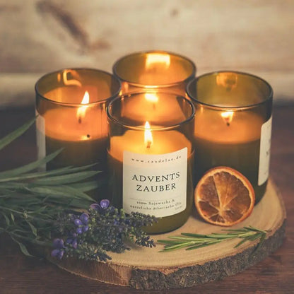 CANDELAE ADVENTSZAUBER Duftkerze aus Sojawachs 250ml - vier brennende Kerzen als Adventskranz