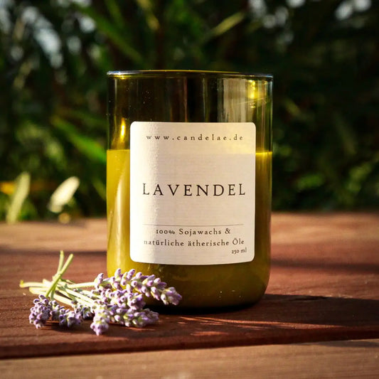 CANDALAE natürliche Duftkerze Lavendel 250ml - Kerze mit Lavendelblüten Deko