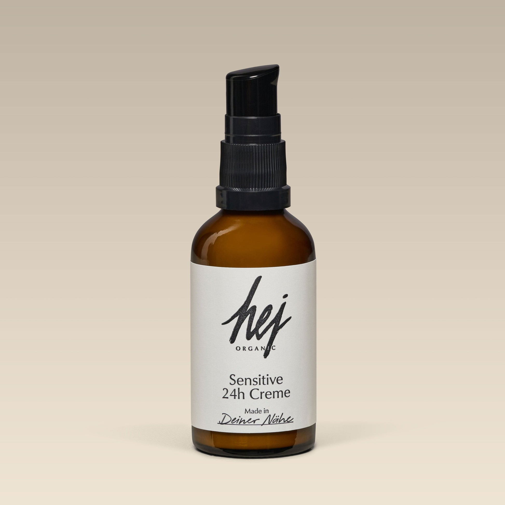 HEJ ORGANIC Sensitive 24h Gesichtscreme, 50 ml, Glasflasche mit Pumpspender und Cremetextur