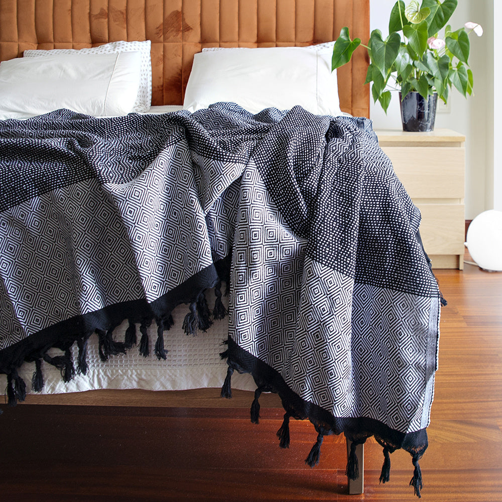 MADEATHAND | TAGESDECKE "TUVAL" | SCHWARZ-WEISS | 200x240cm-0